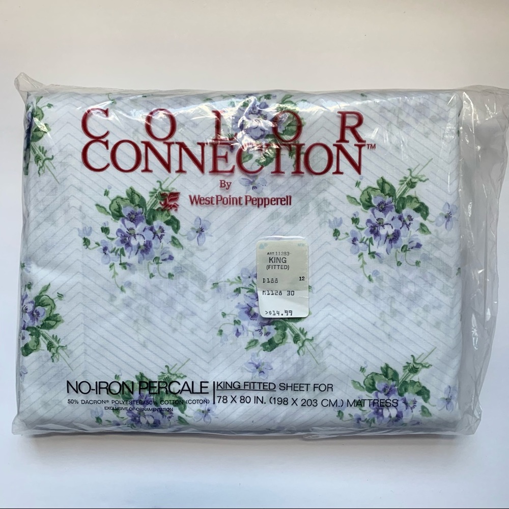 Vintage 90’s violet floral print sheet set in King. Beautiful!